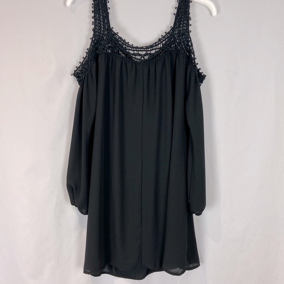 Lots of love by Speechless black chiffon lined crochet trim cold shoulder Small - Picture 8 of 8